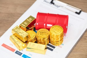 购买保值首饰的选择标准是什么？这些标准在实际购买中有哪些应用？