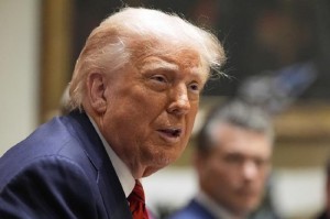 特朗普：将于周一上午10点与普京通话