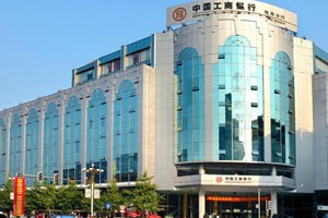 如何通过银行提供的财富诊断服务优化资产配置？