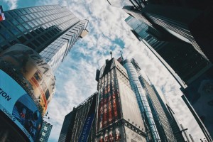 如何合理确定续租的租金标准？这种租金标准如何兼顾双方利益？